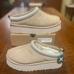 SOLD Ugg Tazz - Sand